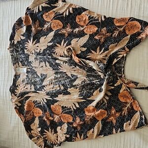 Free people short sleeved blouse/ kimono type wrap
